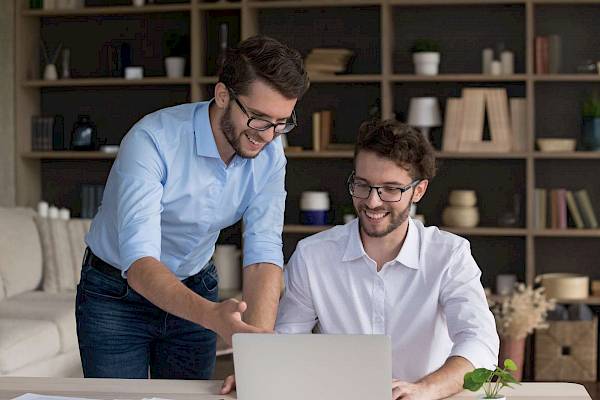 twin males looking at a laptop